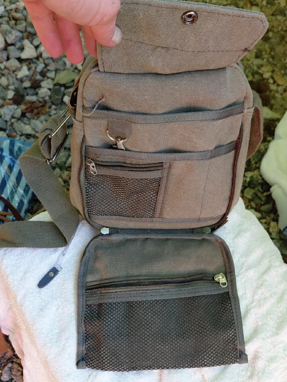 Jinwood Canvas Messenger Bag for Men in Olive Green